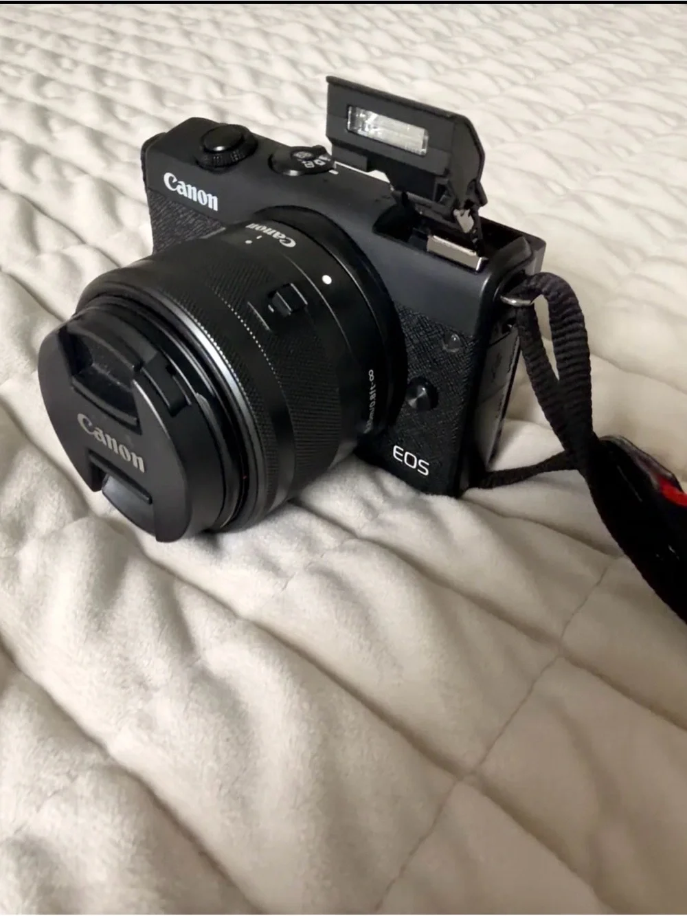 Canon EOS M200 Mirrorless camera with EF-M 15-45mm lense- Black